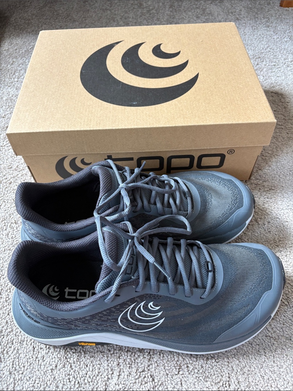Topo Athletic- M Ultraventure 4- Grey size 10.5